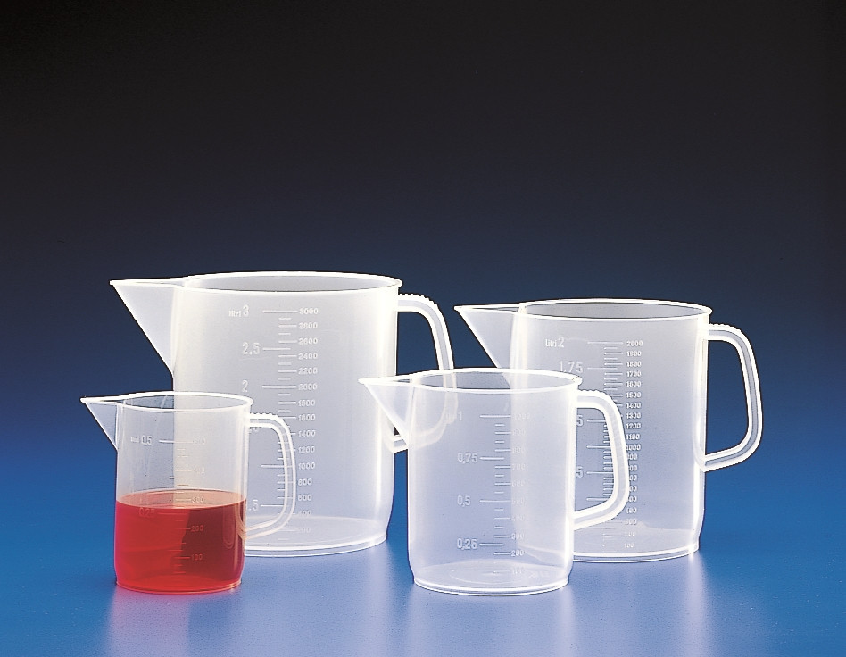 Carafes graduées en PP, forme basse
